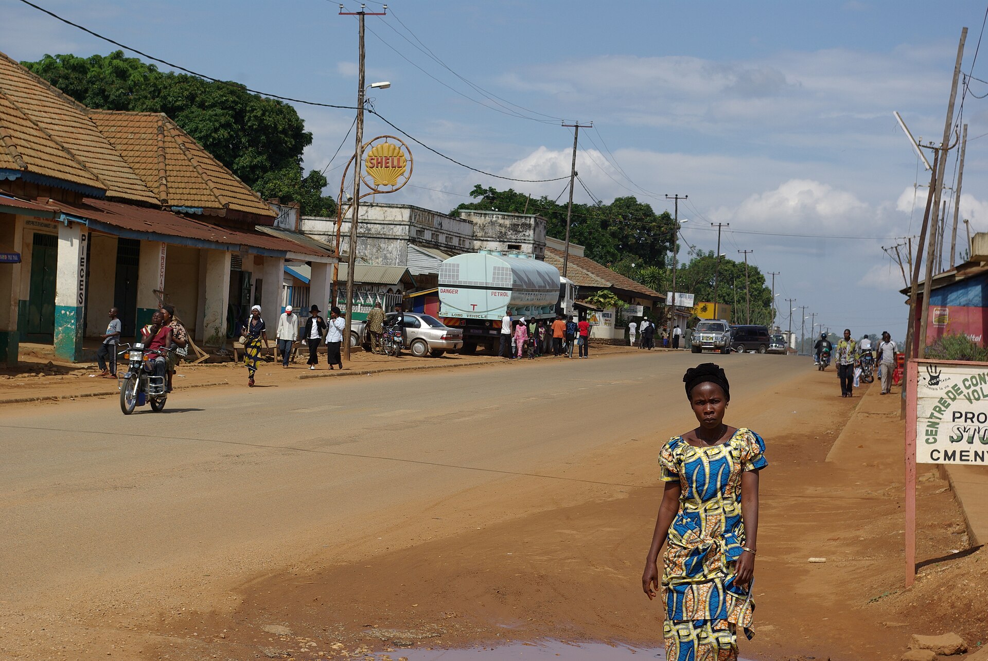 The main road through Beni, North Kivu, in 2007.