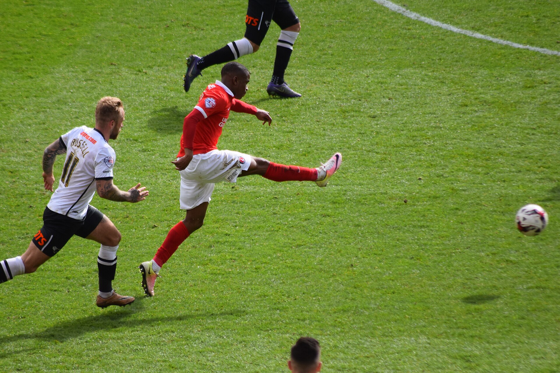 Ademola Lookman playing for Charlton Athletic in 2016.